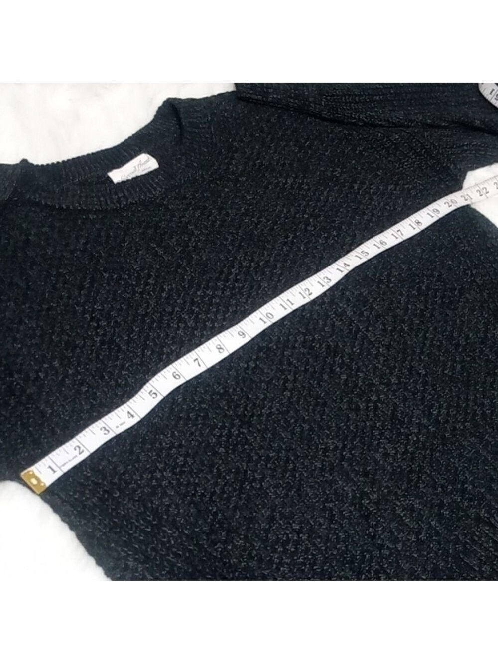 𝅺Universal Thread Pullover Sweater - Picture 3 of 10
